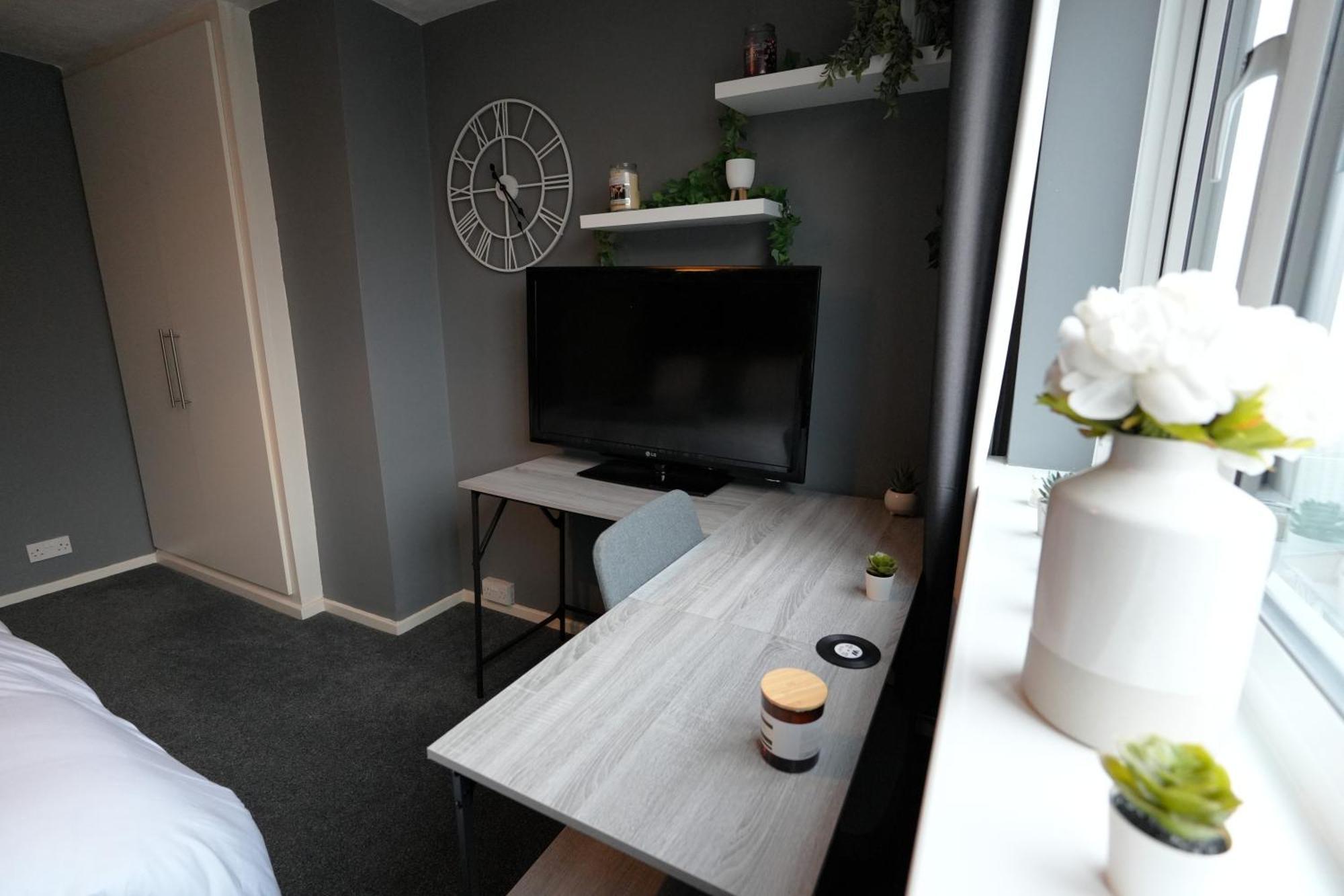 Detached Homestay - Super, King & Double Rooms - Leyland, Preston, Chorley, Lancashire Εξωτερικό φωτογραφία
